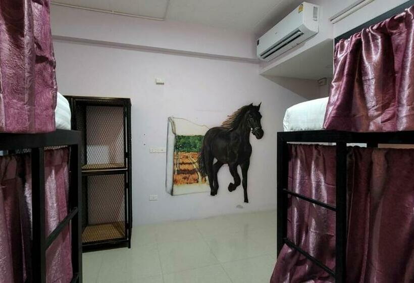 Кровать в Общей Комнате, Save Hostel