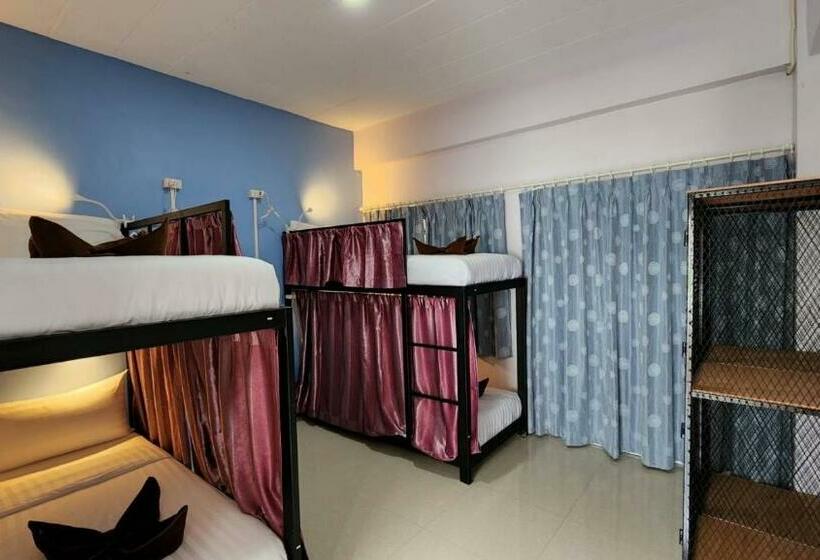 Кровать в Общей Комнате, Save Hostel