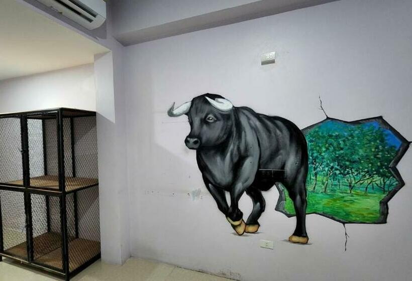 تختخواب در اتاق مشترک, Save Hostel