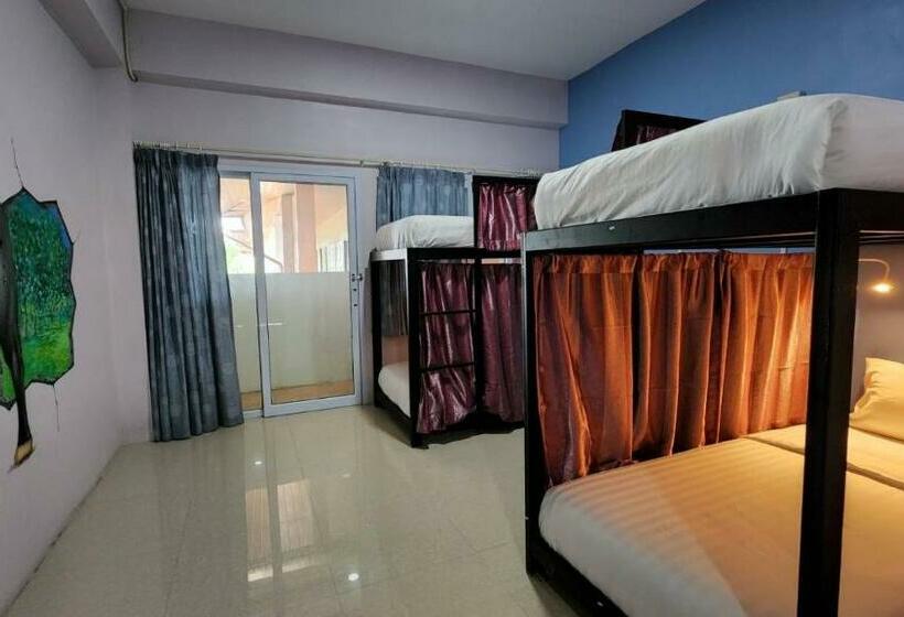 Кровать в Общей Комнате, Save Hostel