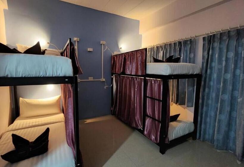 Кровать в Общей Комнате, Save Hostel