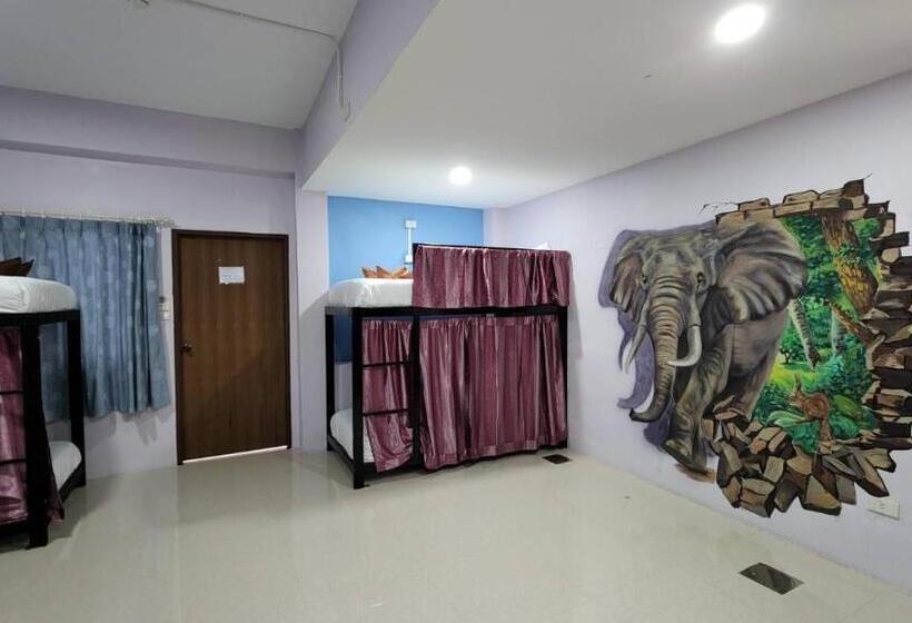 تختخواب در اتاق مشترک, Save Hostel