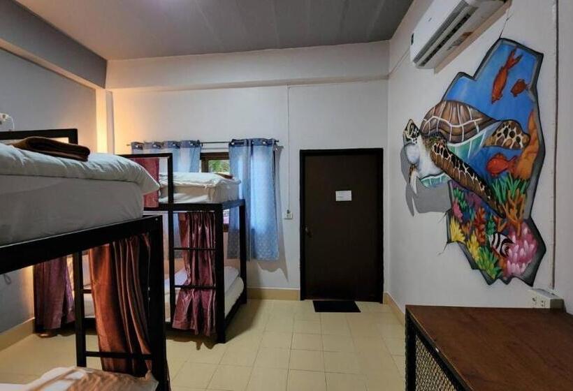 Кровать в Общей Комнате, Save Hostel