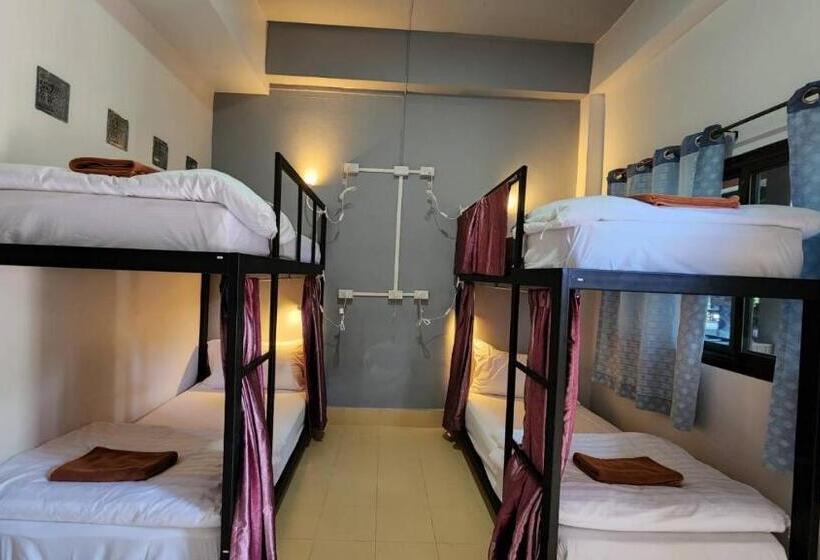 تختخواب در اتاق مشترک, Save Hostel