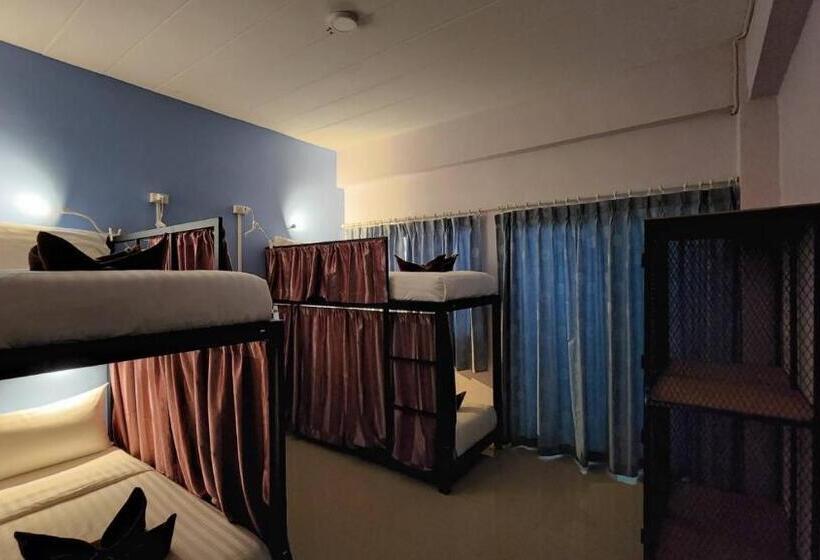 Кровать в Общей Комнате, Save Hostel