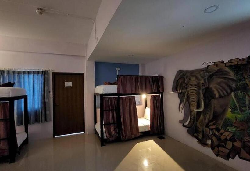 Кровать в Общей Комнате, Save Hostel