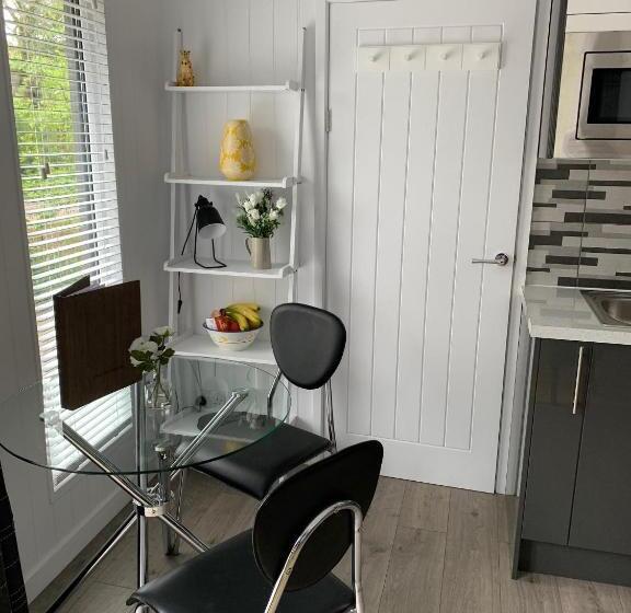 1ベッドルームアパートメント, Chycara