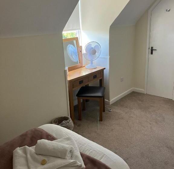 غرفة قياسية ثلاثية, Horton Inn