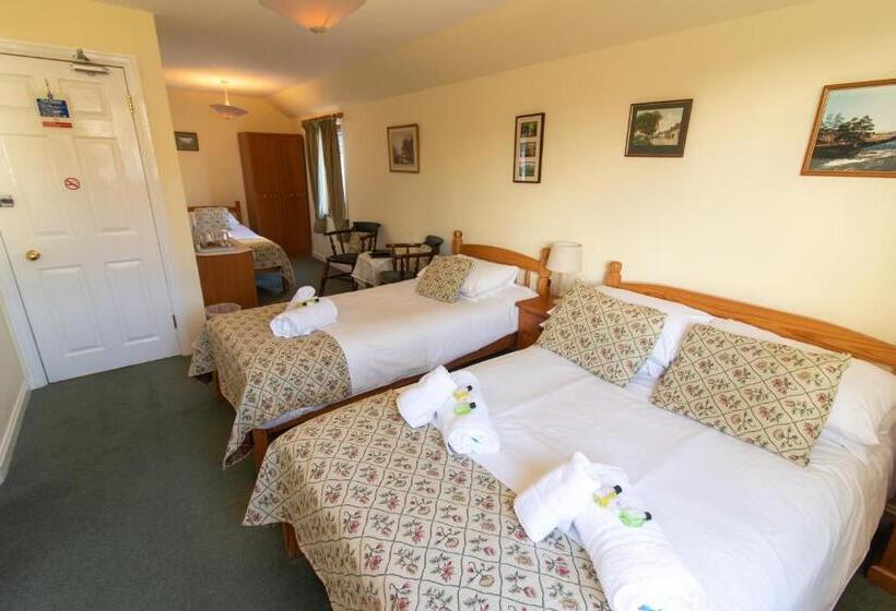 חדר משפחתי, Auld Cross Keys Inn