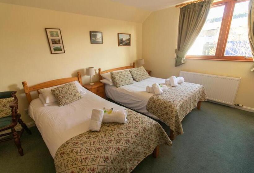 חדר משפחתי, Auld Cross Keys Inn