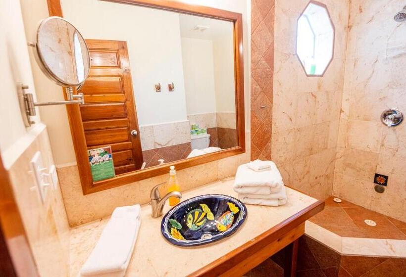 2 Bedroom Superior Suite Sea View, Caye Casa
