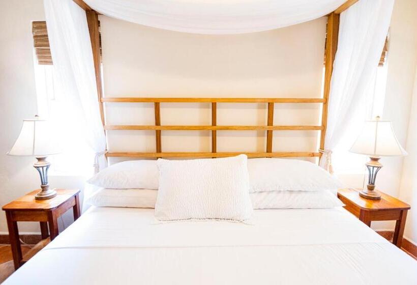 2 Bedroom Superior Suite Sea View, Caye Casa