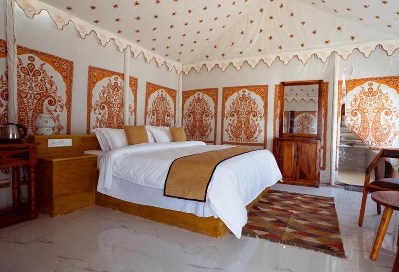 סטודיו משפחתי, Nomads Heaven Desert Camp Jaisalmer