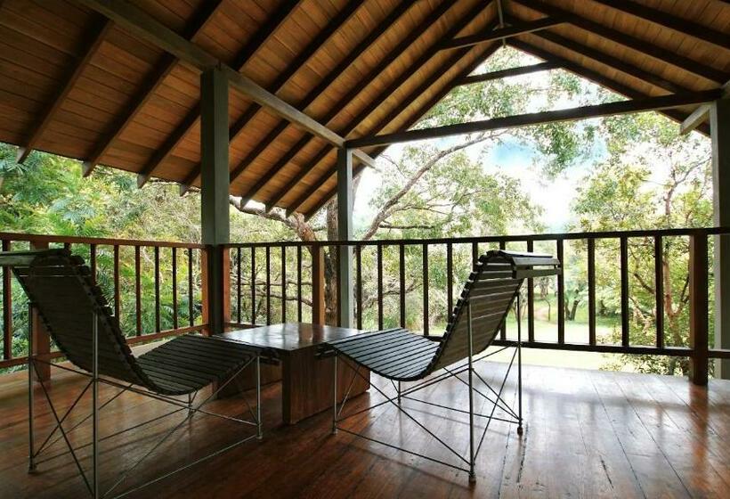 سوییت لوکس, Wild Grass Nature Resort