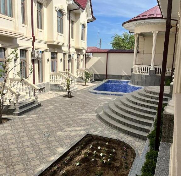 חדר סטנדרט לארבעה, Oscar