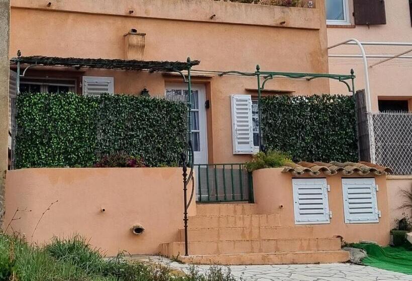 اتاق استاندارد با چشم‌انداز باغ, Logement équipé