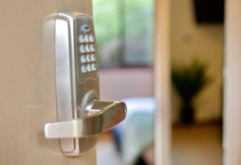 キングサイズベッドのデラックススイート, Green Gables Motel In Warburton