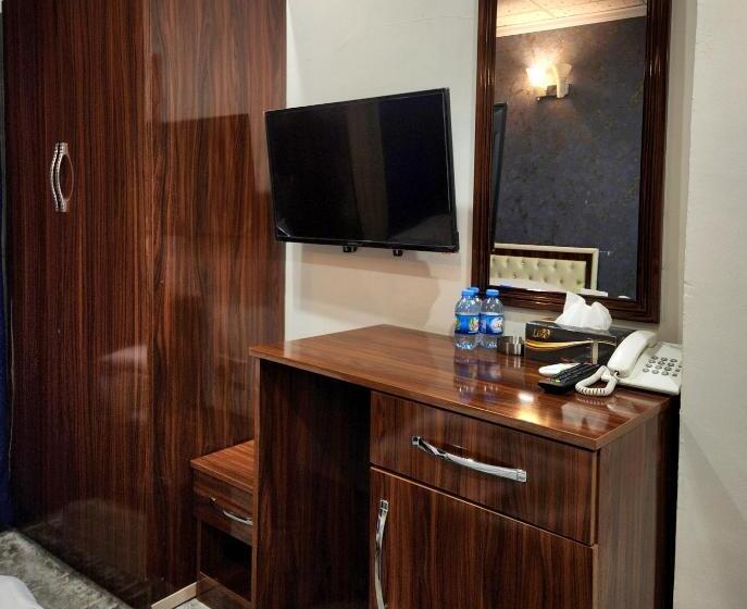 اتاق استاندارد سه تخته با چشم‌انداز, Vote