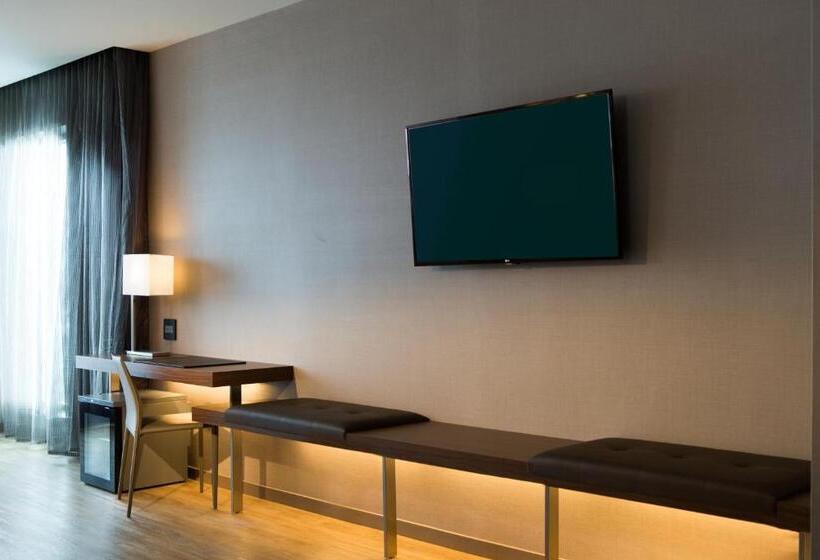 Люкс Кровать Кинг, Ac Hotel Cincinnati At Liberty Center