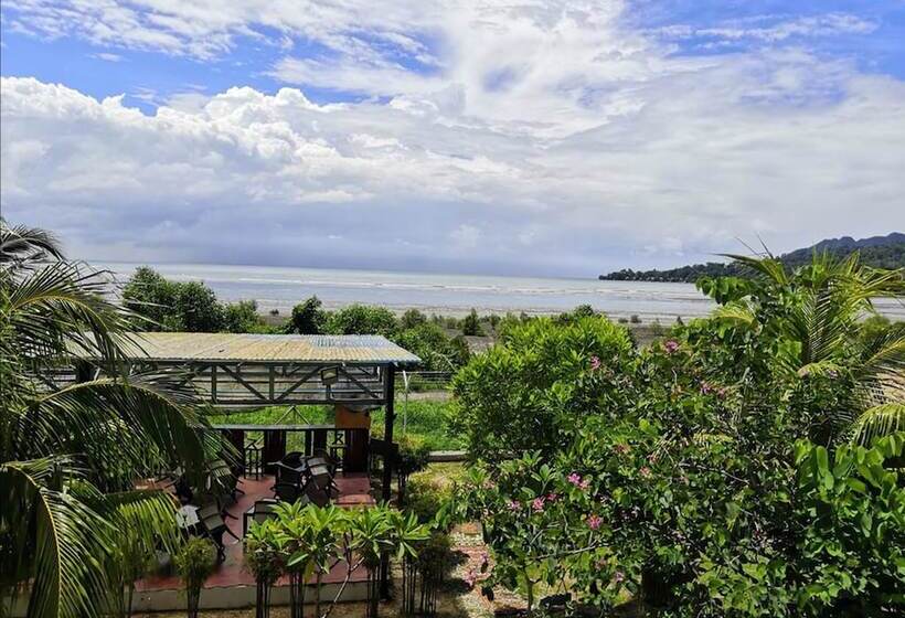 غرفة قياسية ثلاثية, Alia Residence