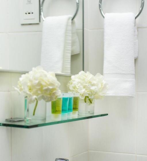 غرفة قياسية ثلاثية, Alia Residence