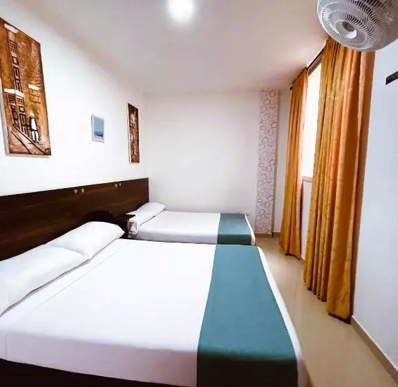 Standard Kolmen Hengen Huone, Suite Center Pereira