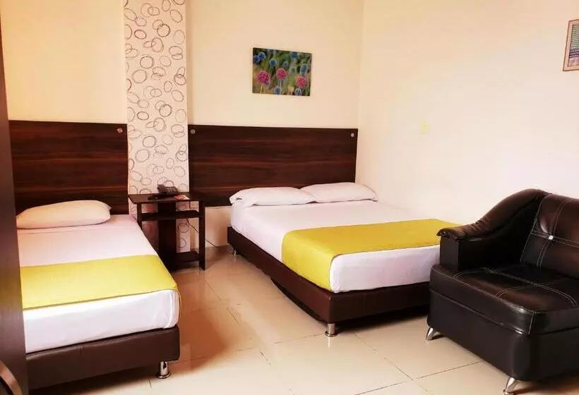 Standard Kolmen Hengen Huone, Suite Center Pereira
