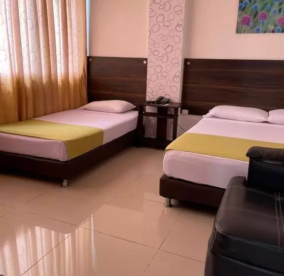 Standard Kolmen Hengen Huone, Suite Center Pereira