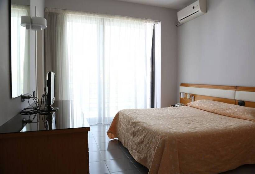 スタンダードトリプルルーム, Barbarella