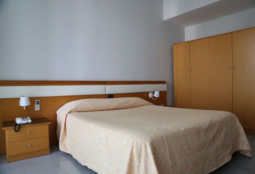 スタンダードトリプルルーム, Barbarella