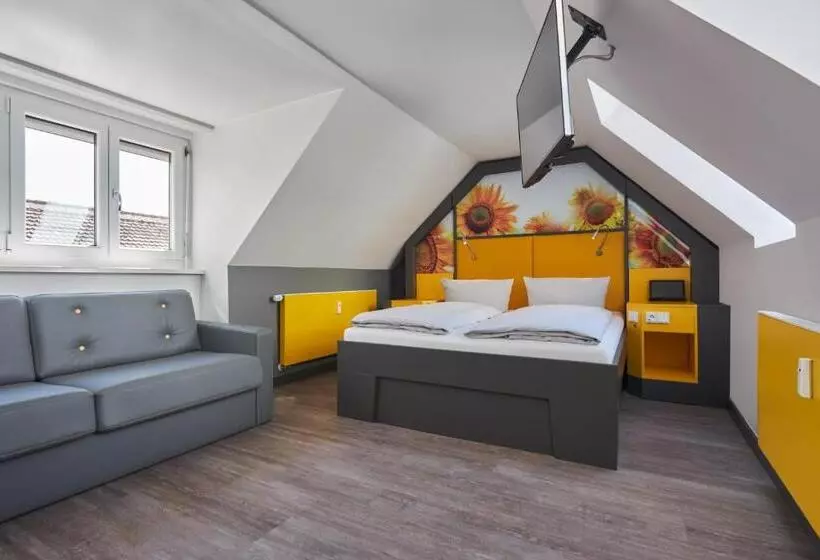 Junior Suite, Buddy