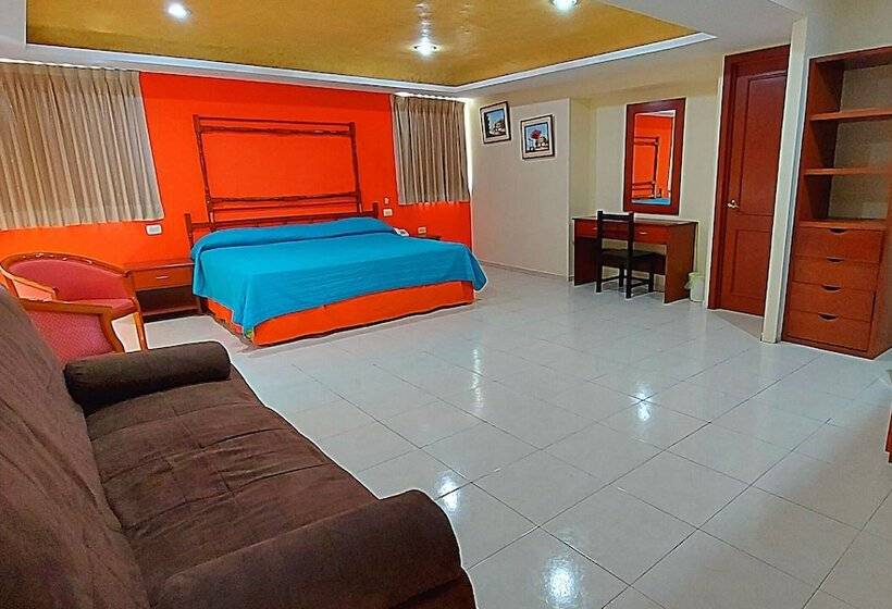 Полулюкс, El Marques