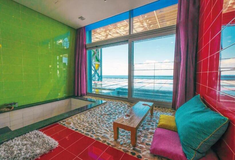 スイート, Haslla Art World Museum