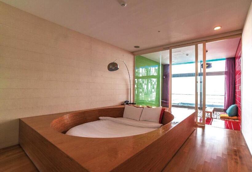 スイート, Haslla Art World Museum