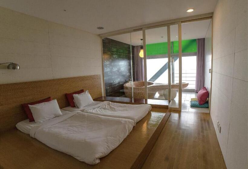 ジュニアスイート, Haslla Art World Museum