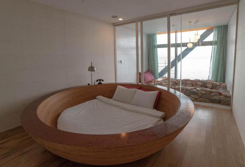 ジュニアスイート, Haslla Art World Museum