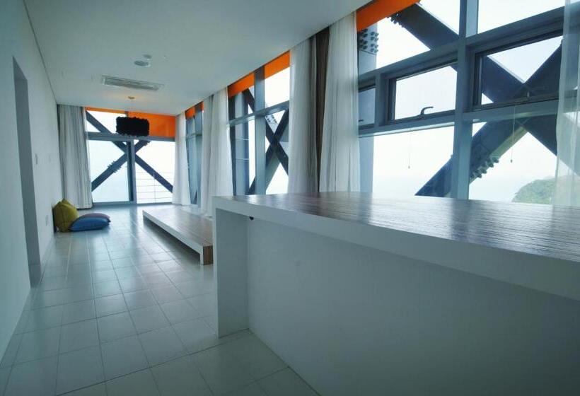 スーペリアースイート, Haslla Art World Museum