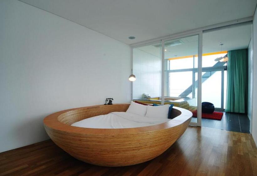 スーペリアースイート, Haslla Art World Museum