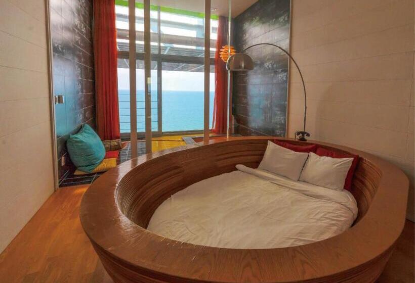 スイート, Haslla Art World Museum