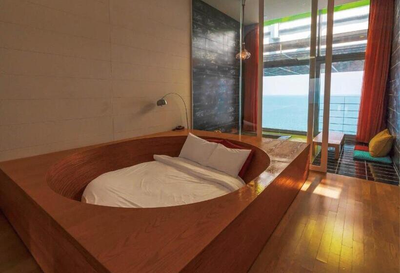 スイート, Haslla Art World Museum