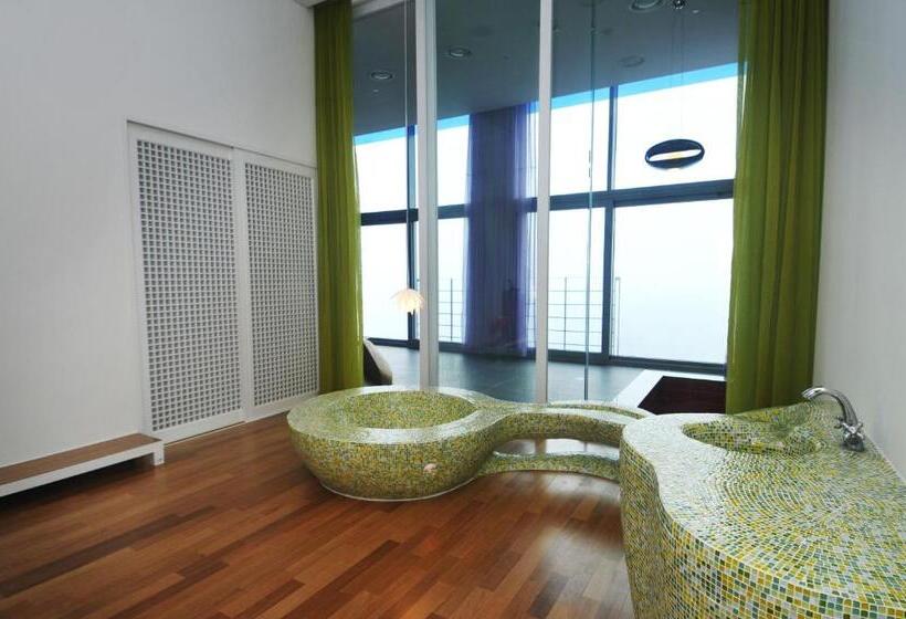 スイート, Haslla Art World Museum