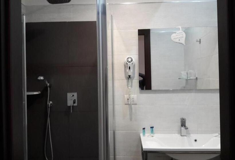 اتاق استاندارد سه نفره, Mimosa Pantheon