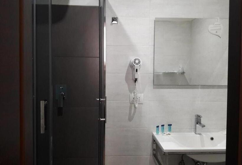 اتاق استاندارد چهار تخته, Mimosa Pantheon