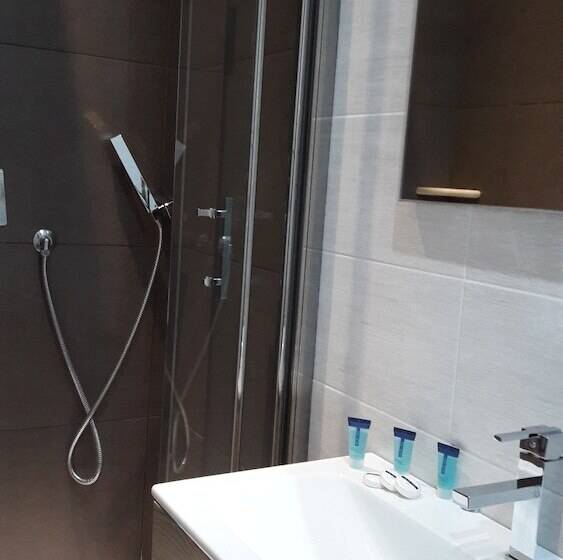 اتاق استاندارد سه نفره, Mimosa Pantheon