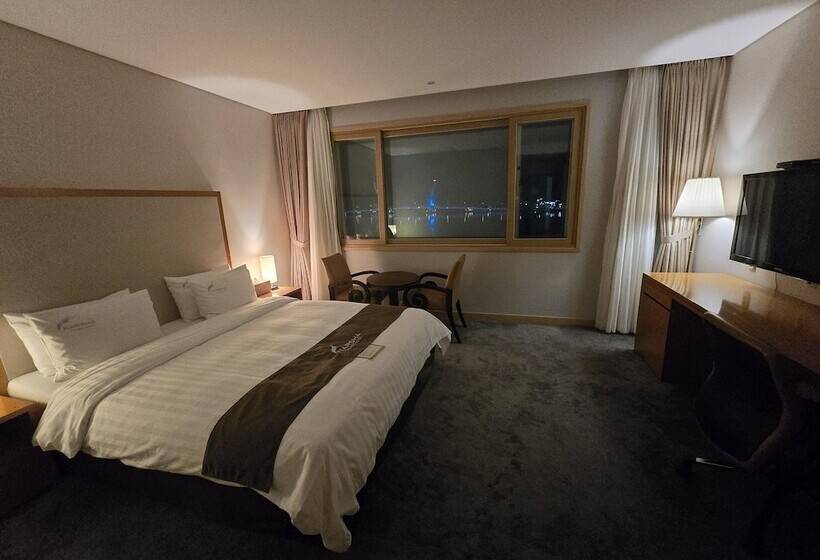 اتاق لوکس با چشم‌انداز دریا, Yeosu Narsha