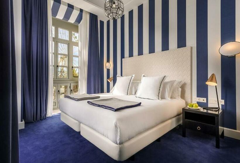 سوییت جونیور, Room Mate Valeria