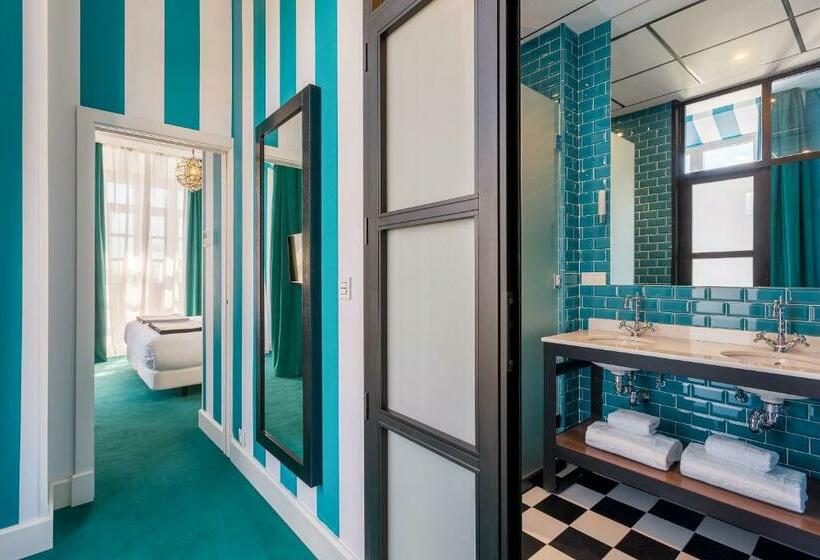 سوییت جونیور, Room Mate Valeria