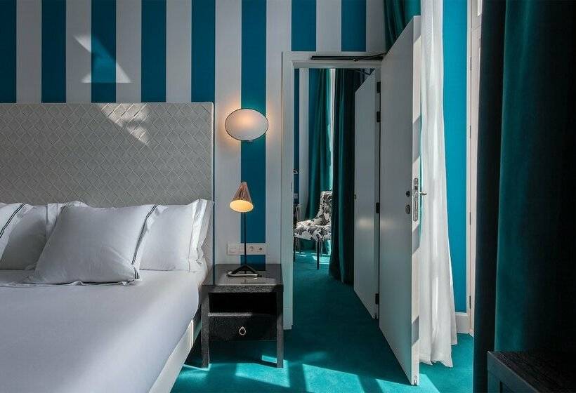 سوییت جونیور, Room Mate Valeria