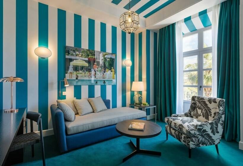 سوییت جونیور, Room Mate Valeria