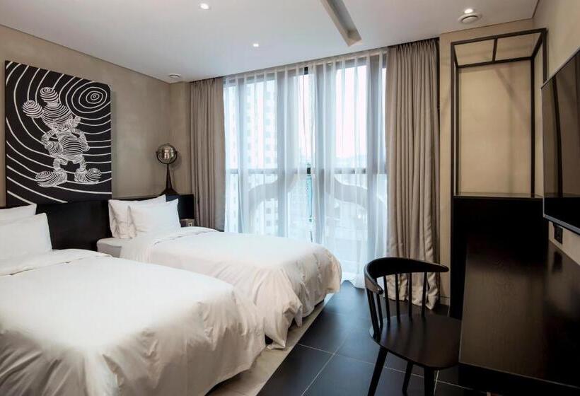 חדר דלוקס, The Designers Dongdaemun